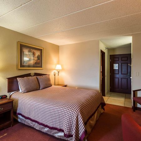 Rodeway Inn Норфолк Екстериор снимка