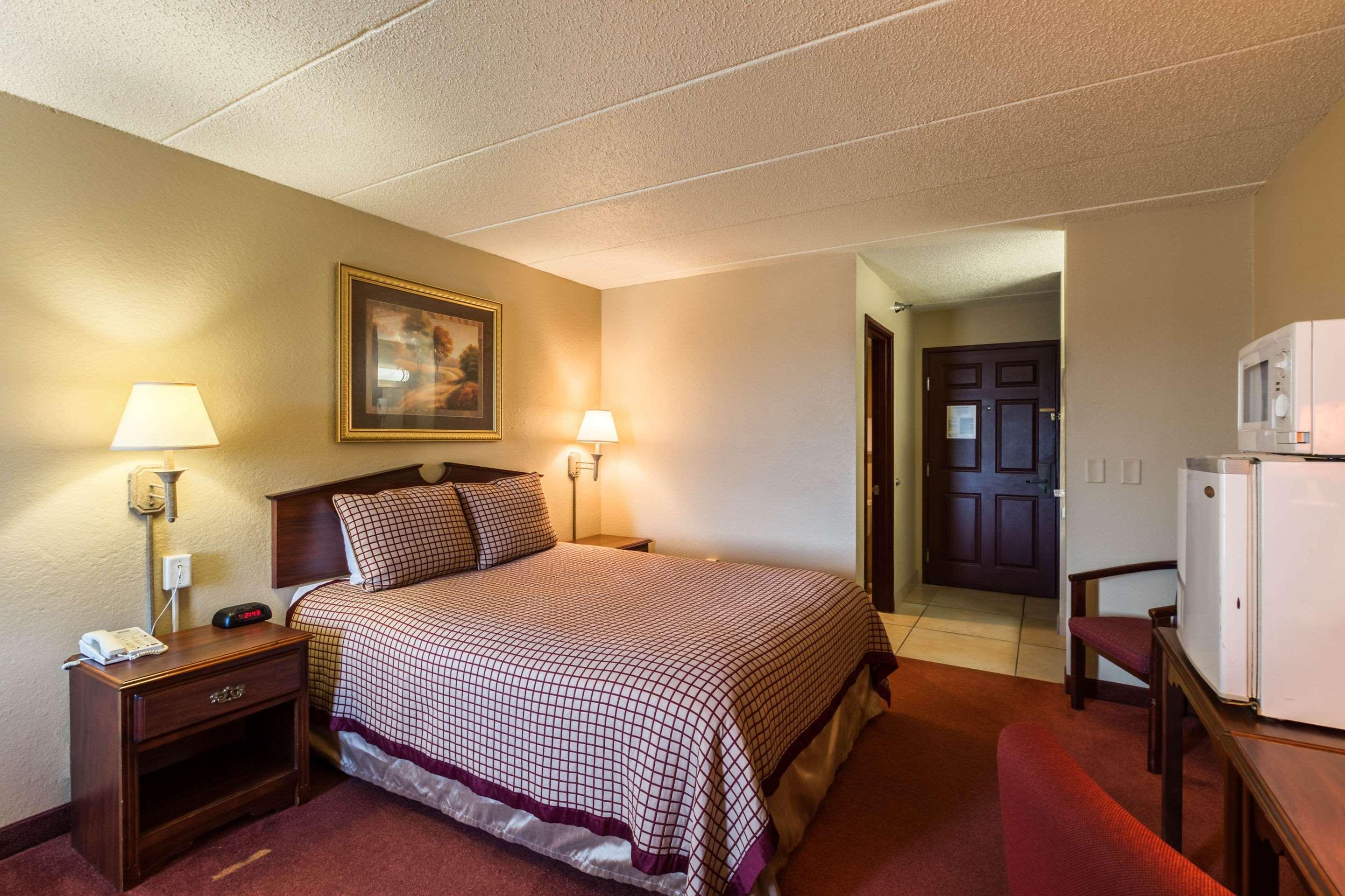 Rodeway Inn Норфолк Екстериор снимка