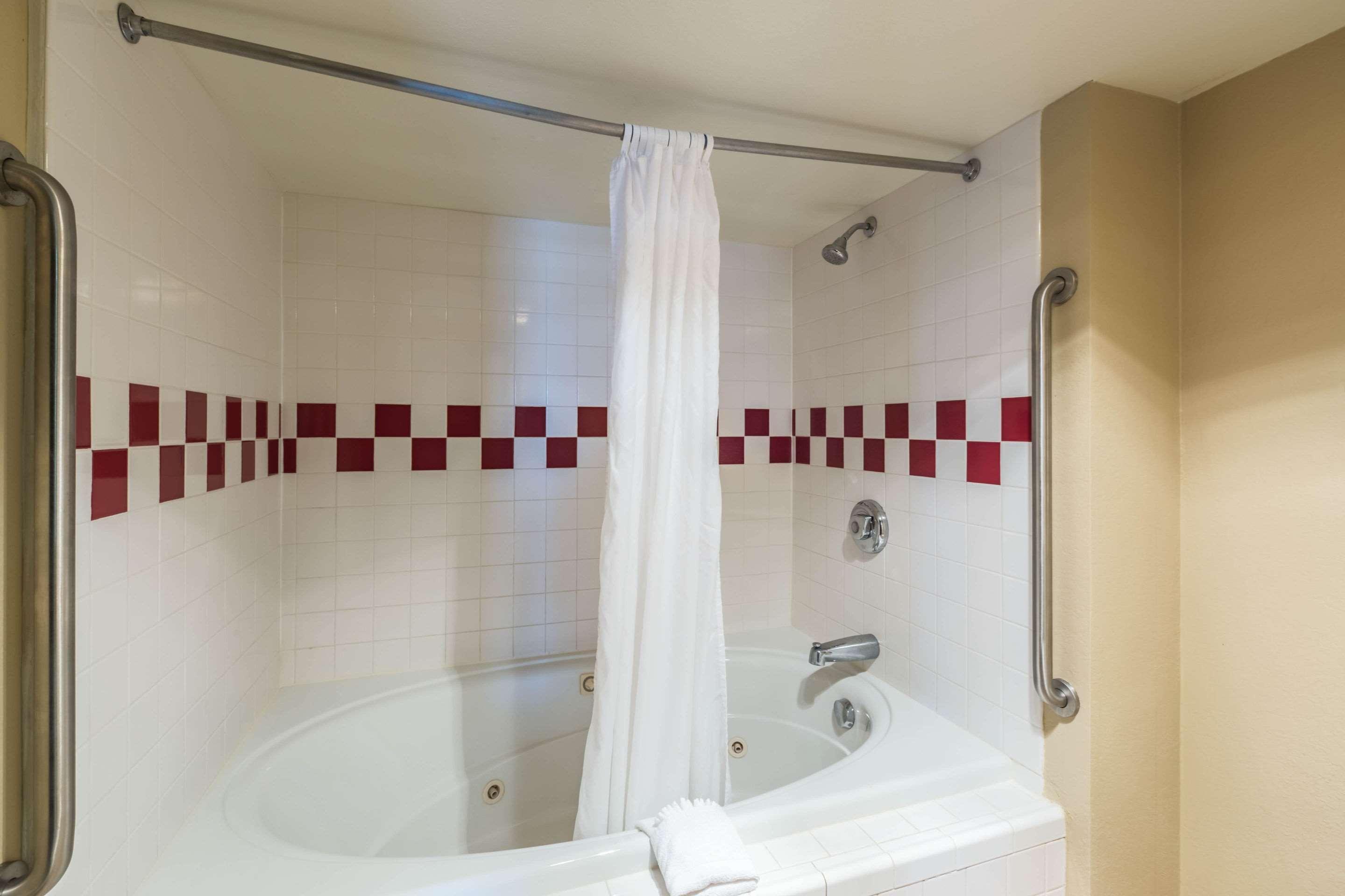 Rodeway Inn Норфолк Екстериор снимка