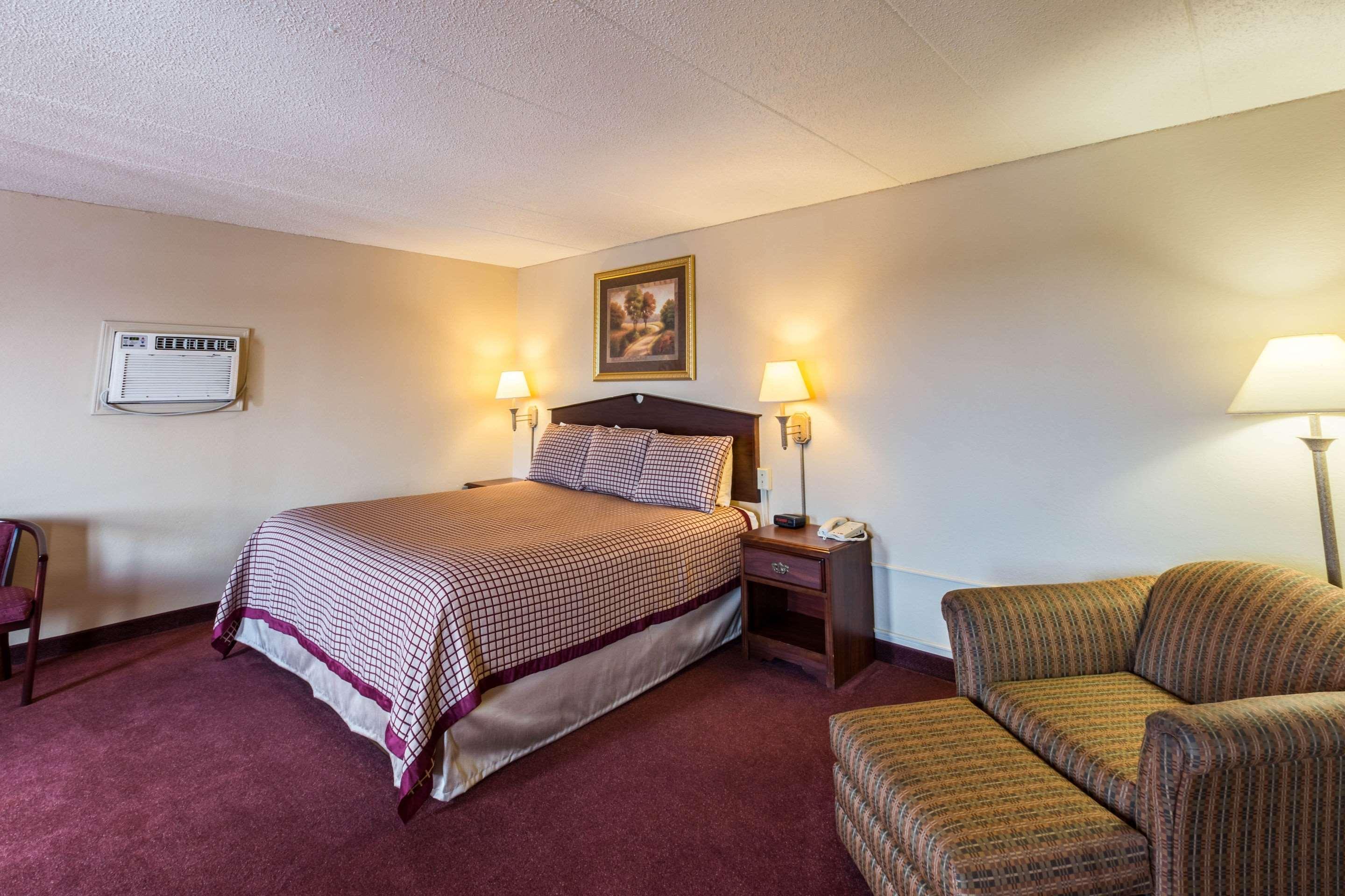 Rodeway Inn Норфолк Екстериор снимка