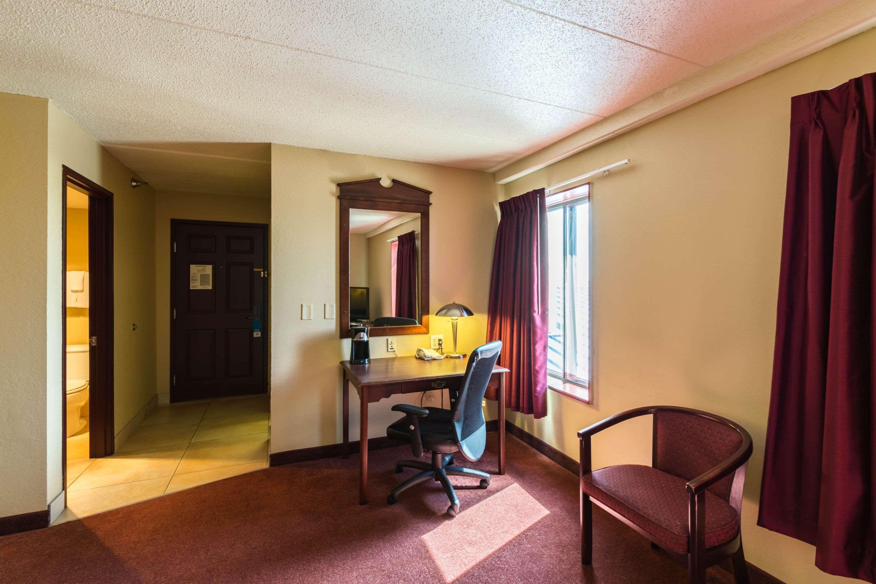 Rodeway Inn Норфолк Екстериор снимка