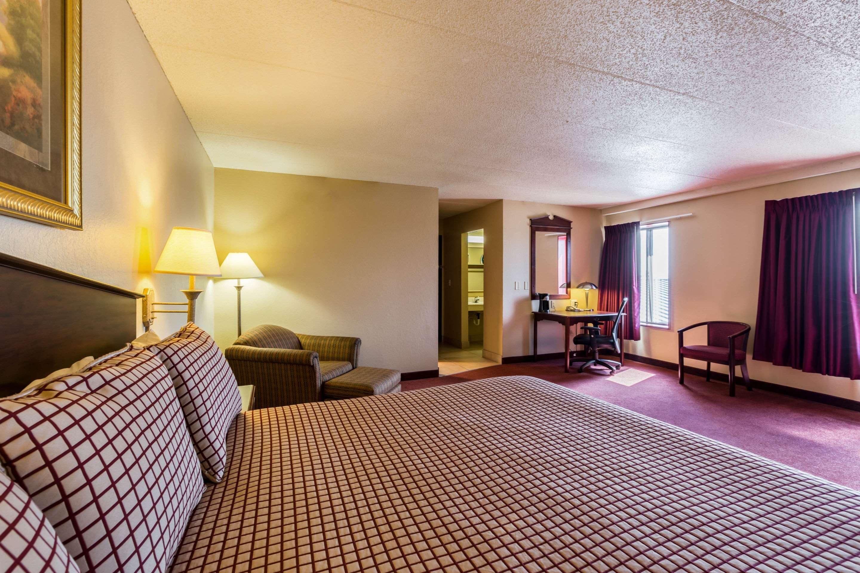 Rodeway Inn Норфолк Екстериор снимка