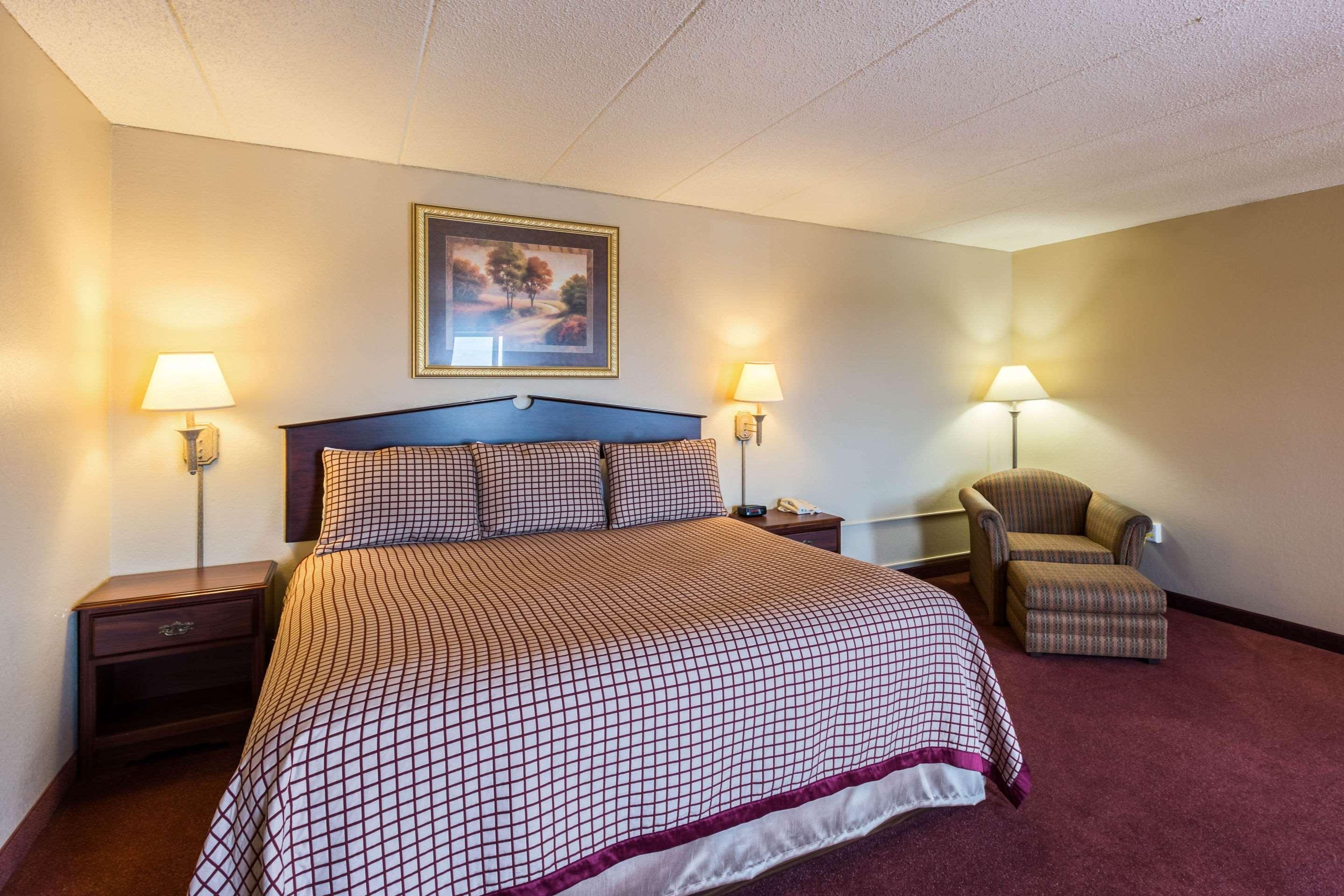 Rodeway Inn Норфолк Екстериор снимка
