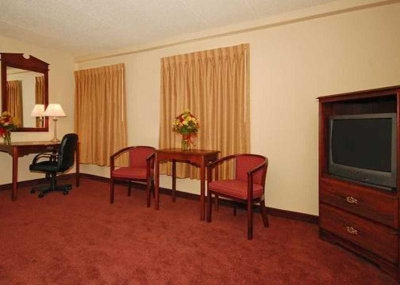 Rodeway Inn Норфолк Екстериор снимка