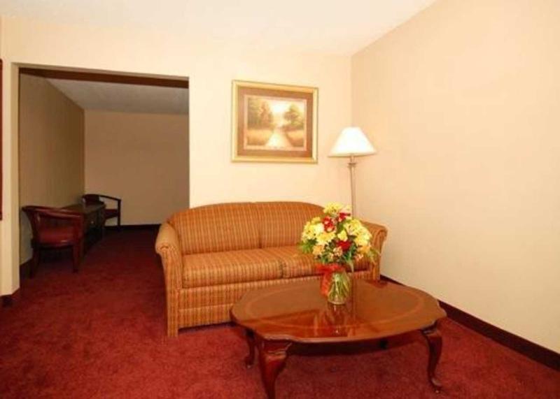 Rodeway Inn Норфолк Екстериор снимка