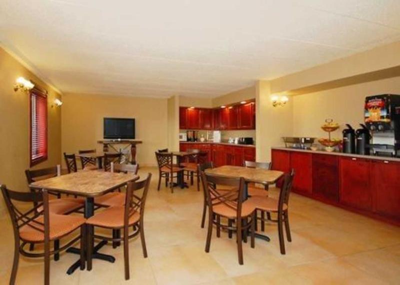 Rodeway Inn Норфолк Ресторант снимка